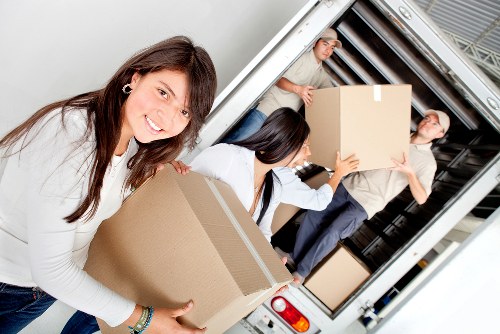 Local moving support with van service in Vauxhall district
